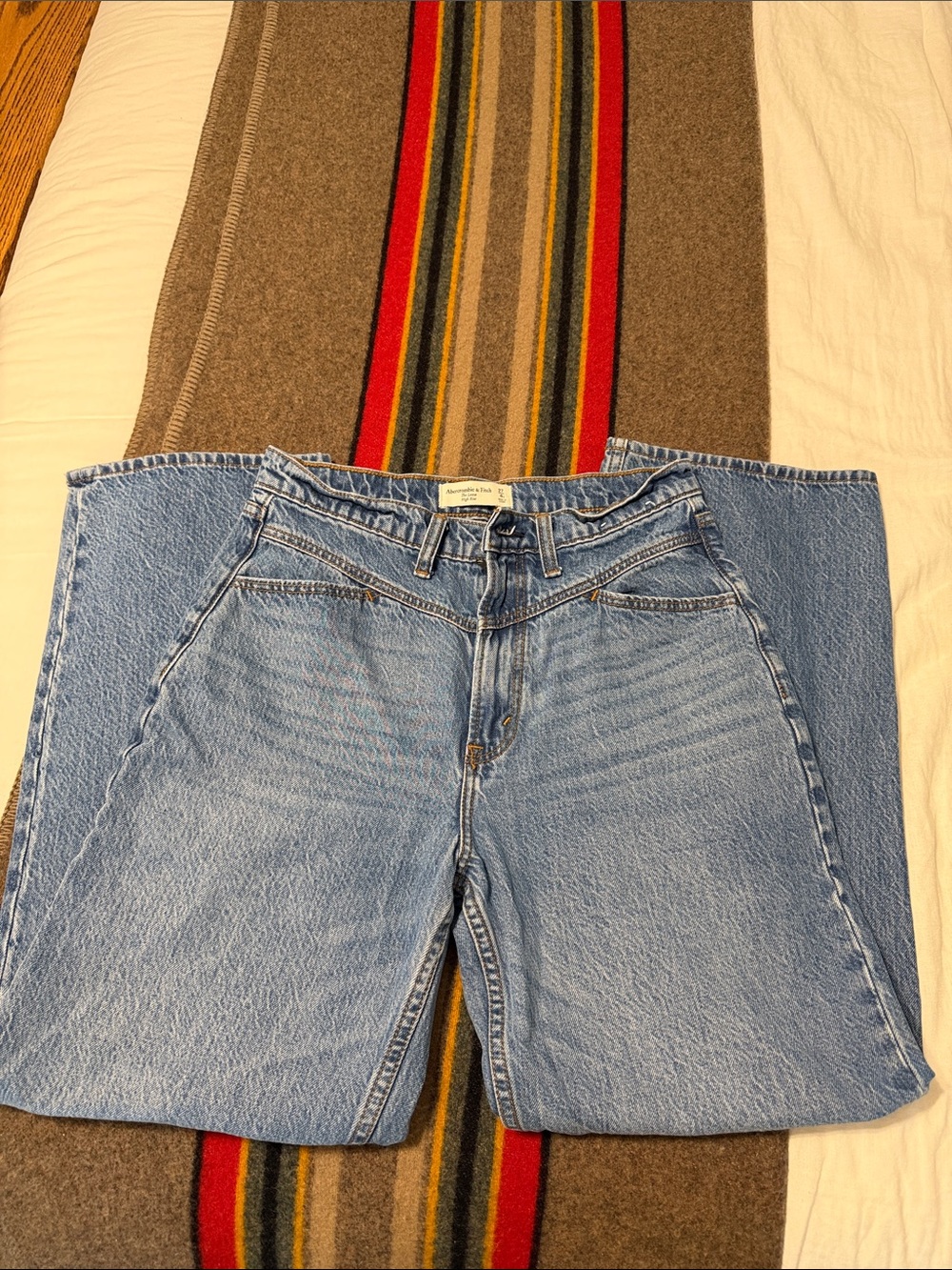 Abercrombie & Fitch Loose High Rise 27S
